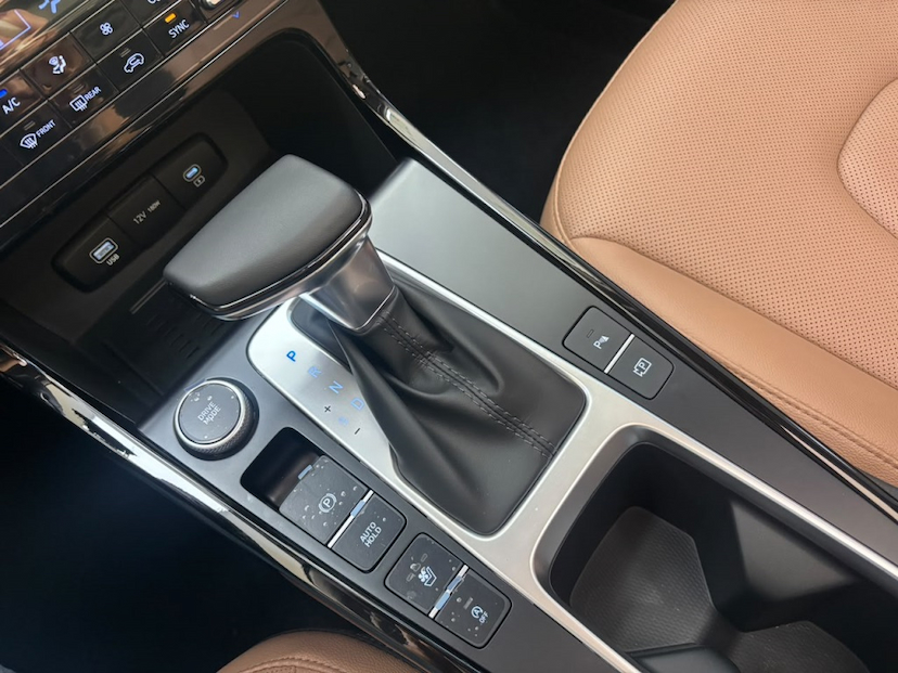 Foto do veículo HYUNDAI CRETA 1.0 TGDI FLEX PLATINUM AUTOMÁTICO 2027 219 KM 169.777,00