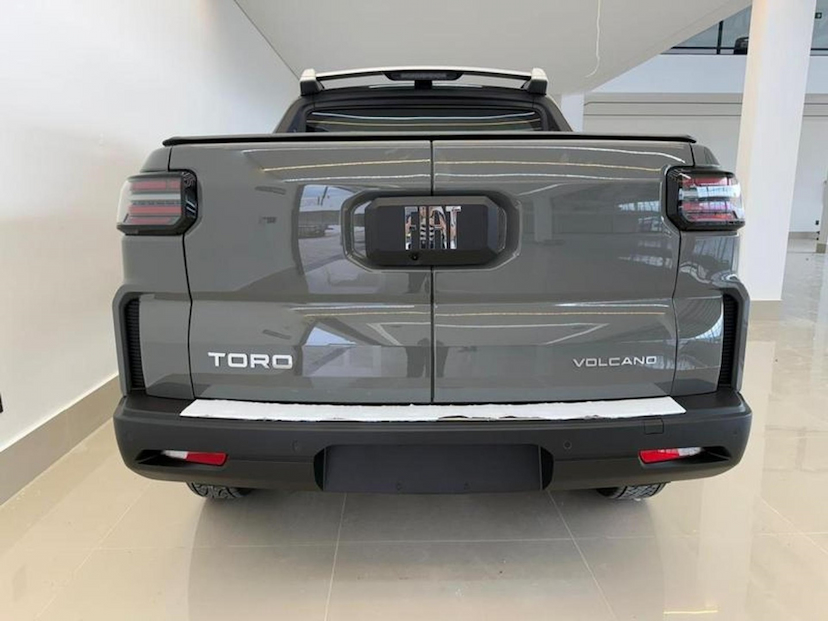 Foto do veículo FIAT TORO 2.2 TURBO DIESEL VOLCANO 4WD AT9 2026 0 KM 259.900,00