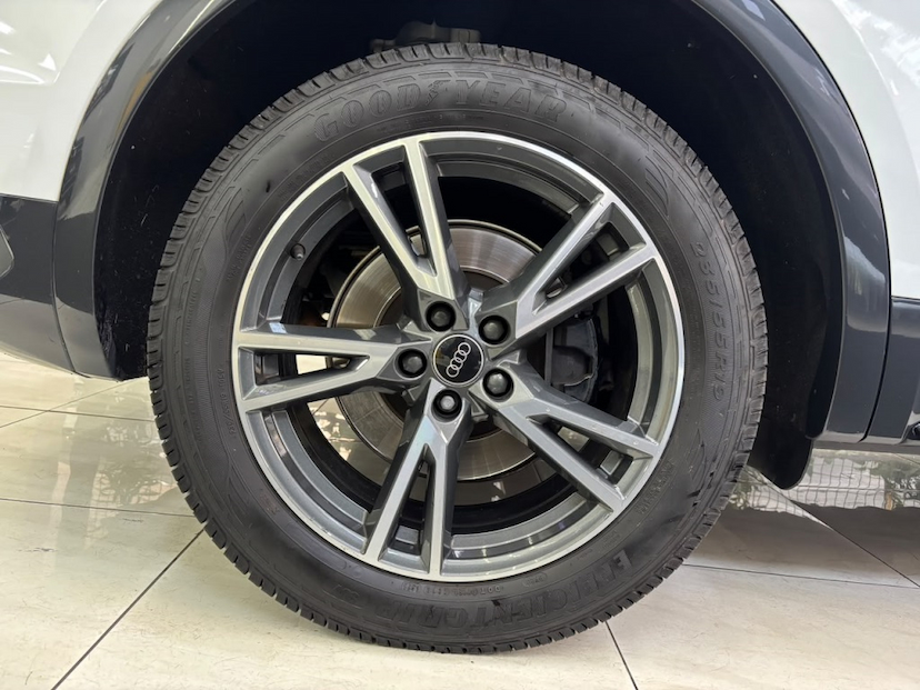 Foto do veículo AUDI Q5 2.0 55 TFSIE PHEV PERFORMANCE BLACK QUATTRO S TRONIC 2023 74.000 KM 269.777,00