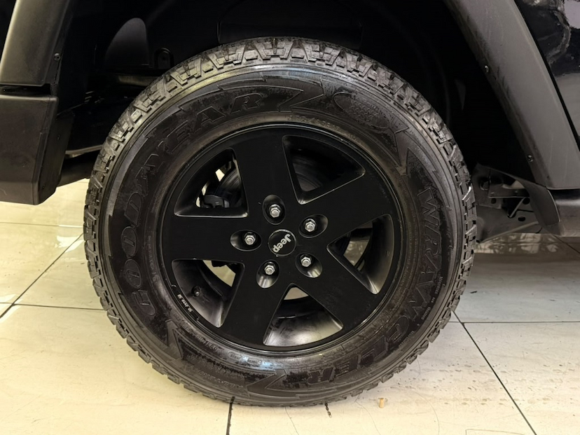 Foto do veículo JEEP WRANGLER 3.6 SPORT 4X4 V6 24V GASOLINA 2P AUTOMÁTICO 2012 87.000 KM 209.777,00