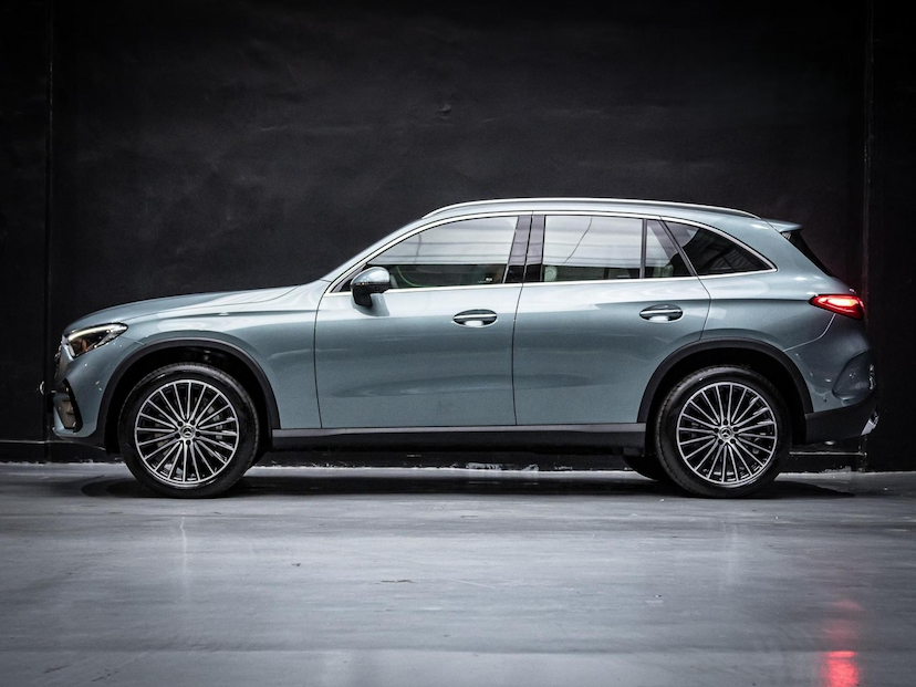Foto do veículo MERCEDES-BENZ GLC 300 2.0 MHEV AMG LINE 4MATIC 9G-TRONIC 2026 0 KM 495.800,00