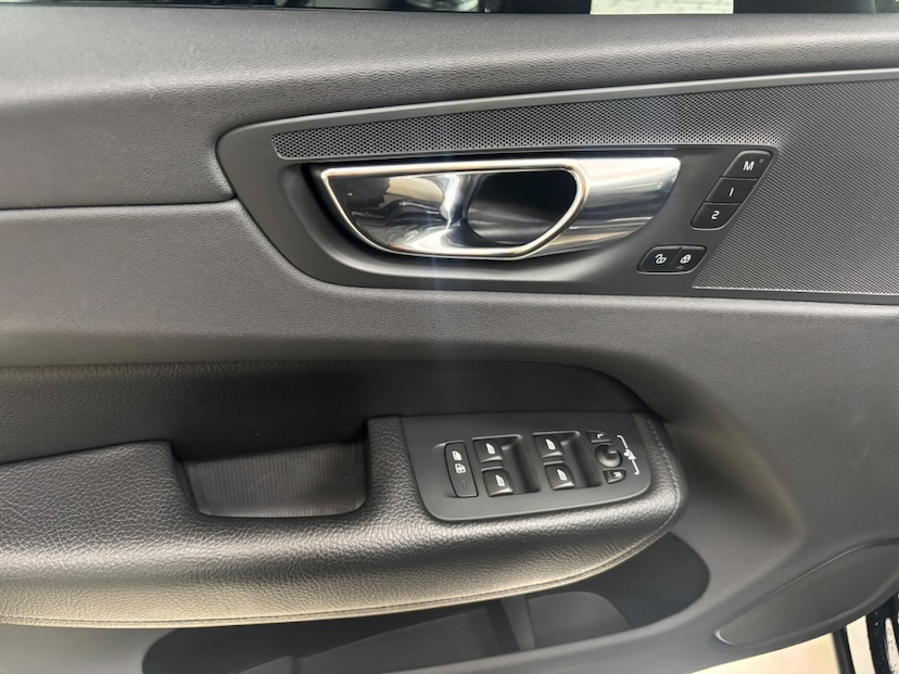 Foto do veículo VOLVO XC60 2.0 T5 GASOLINA MOMENTUM AWD GEARTRONIC 2019 89.402 KM 143.777,00