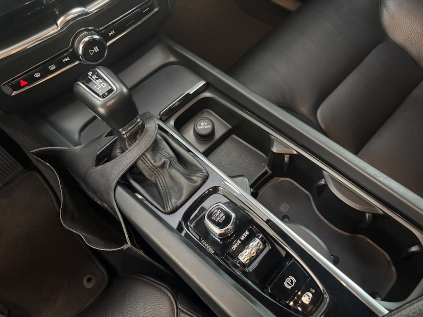 Foto do veículo VOLVO XC60 2.0 T5 GASOLINA MOMENTUM AWD GEARTRONIC 2019 89.402 KM 143.777,00