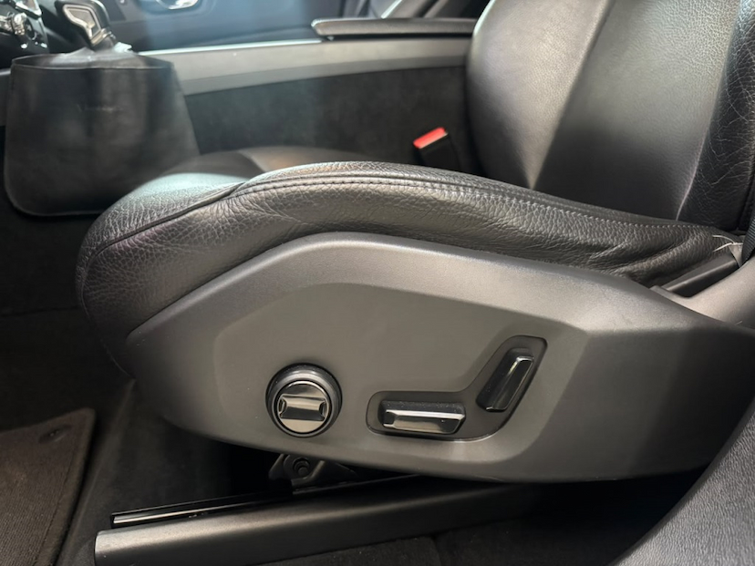 Foto do veículo VOLVO XC60 2.0 T5 GASOLINA MOMENTUM AWD GEARTRONIC 2019 89.402 KM 143.777,00