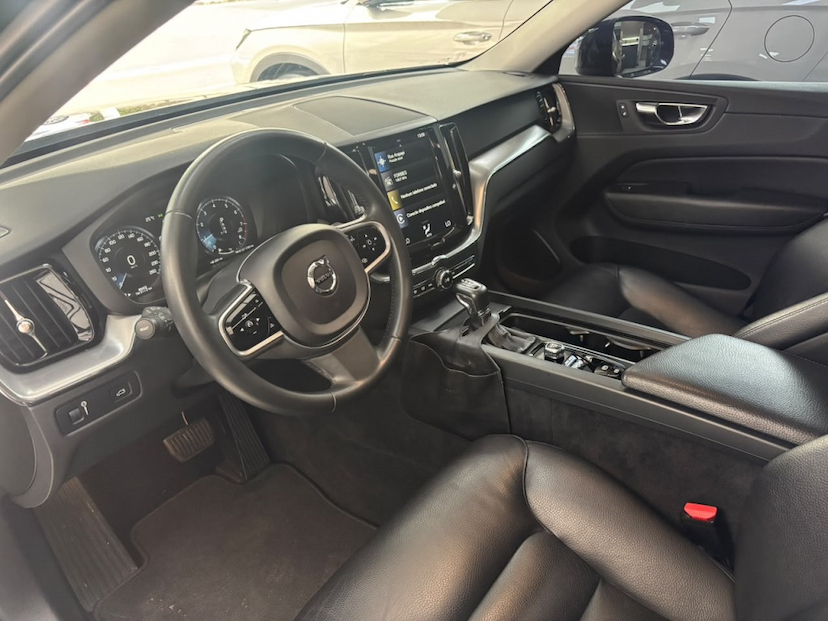 Foto do veículo VOLVO XC60 2.0 T5 GASOLINA MOMENTUM AWD GEARTRONIC 2019 89.402 KM 143.777,00