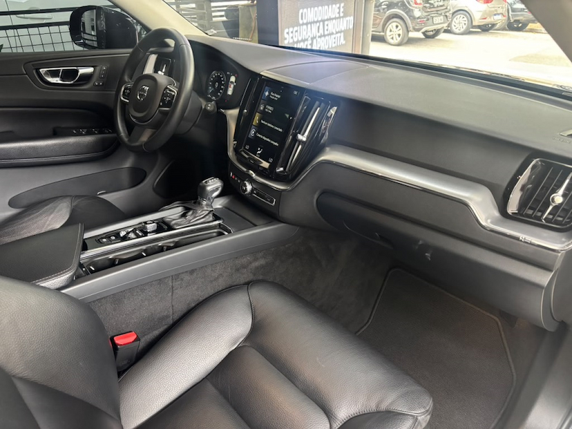 Foto do veículo VOLVO XC60 2.0 T5 GASOLINA MOMENTUM AWD GEARTRONIC 2019 89.402 KM 143.777,00