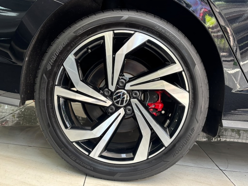 Foto do veículo VOLKSWAGEN JETTA 2.0 350 TSI GASOLINA GLI DSG 2026 17.588 KM 225.777,00