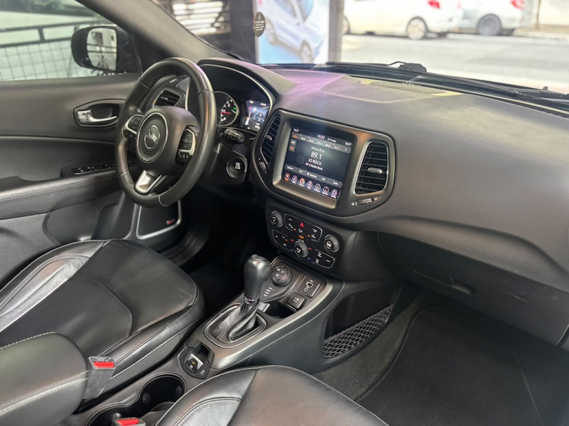 Foto do veículo JEEP COMPASS 2.0 16V DIESEL LIMITED 4X4 AUTOMÁTICO 2021 68.238 KM 123.777,00