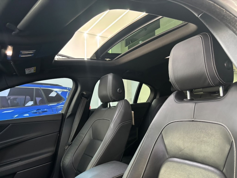 Foto do veículo JAGUAR XE 2.0 16V INGENIUM P250 GASOLINA R-SPORT 4P AUTOMÁTICO 2018 21.873 KM 159.777,00