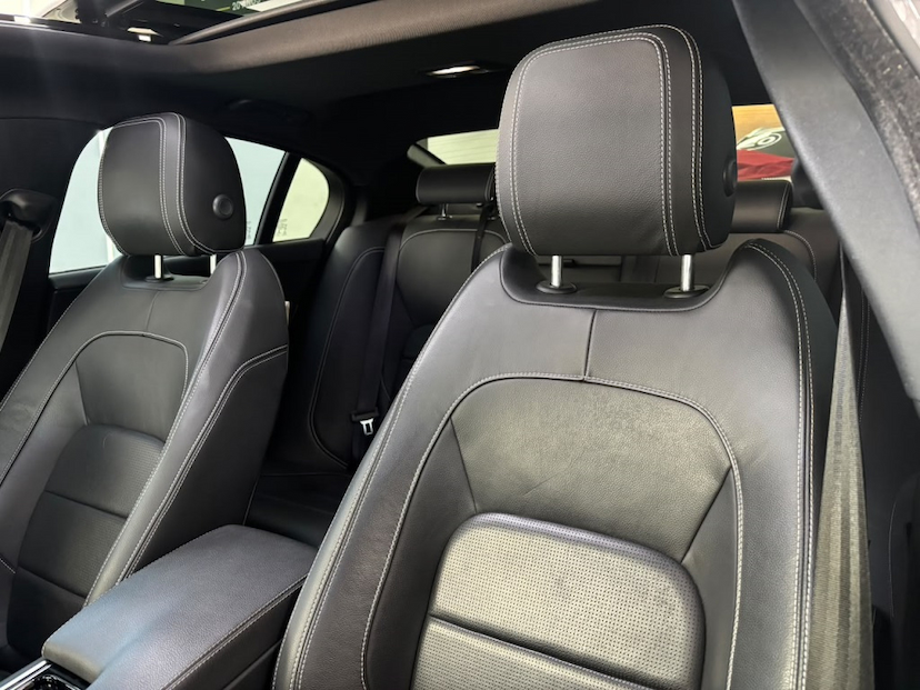 Foto do veículo JAGUAR XE 2.0 16V INGENIUM P250 GASOLINA R-SPORT 4P AUTOMÁTICO 2018 21.873 KM 159.777,00