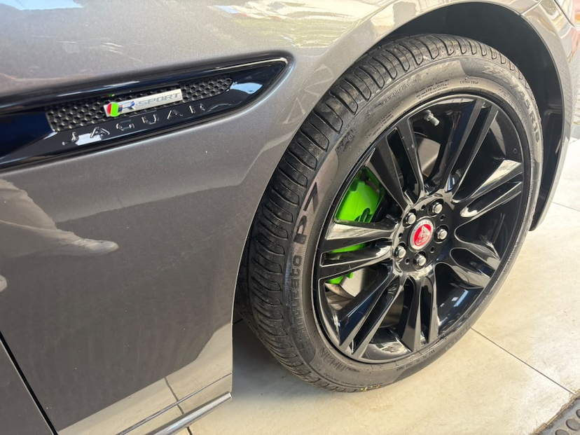 Foto do veículo JAGUAR XE 2.0 16V INGENIUM P250 GASOLINA R-SPORT 4P AUTOMÁTICO 2018 21.873 KM 159.777,00
