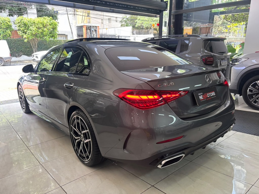 Foto do veículo MERCEDES-BENZ C 300 2.0 EQ BOOST HÍBRIDO AMG LINE 9G-TRONIC 2024 62.517 KM 289.777,00