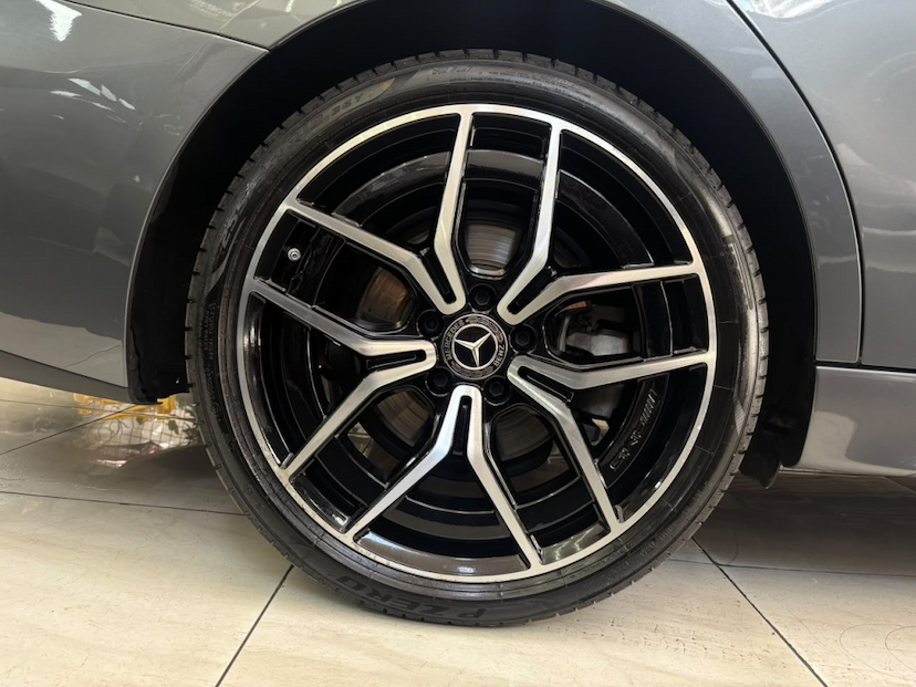 Foto do veículo MERCEDES-BENZ C 300 2.0 EQ BOOST HÍBRIDO AMG LINE 9G-TRONIC 2024 62.517 KM 289.777,00