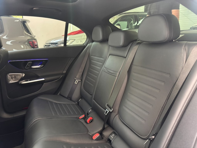 Foto do veículo MERCEDES-BENZ C 300 2.0 EQ BOOST HÍBRIDO AMG LINE 9G-TRONIC 2024 62.517 KM 289.777,00