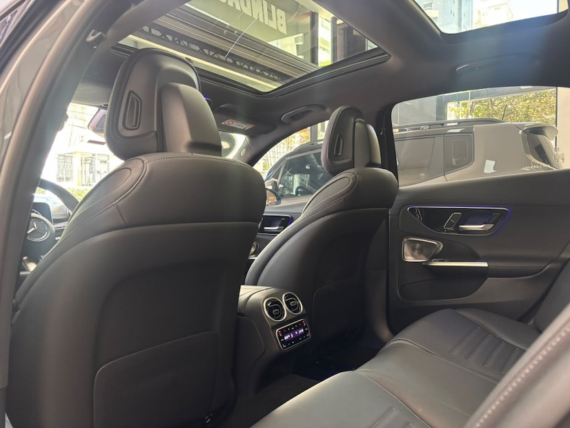 Foto do veículo MERCEDES-BENZ C 300 2.0 EQ BOOST HÍBRIDO AMG LINE 9G-TRONIC 2024 62.517 KM 289.777,00