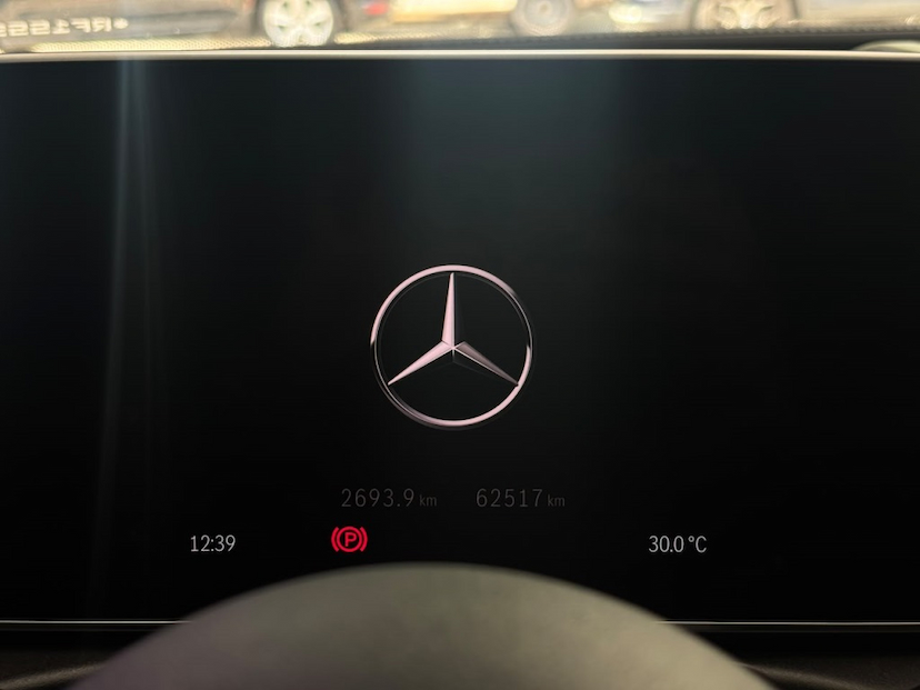 Foto do veículo MERCEDES-BENZ C 300 2.0 EQ BOOST HÍBRIDO AMG LINE 9G-TRONIC 2024 62.517 KM 289.777,00
