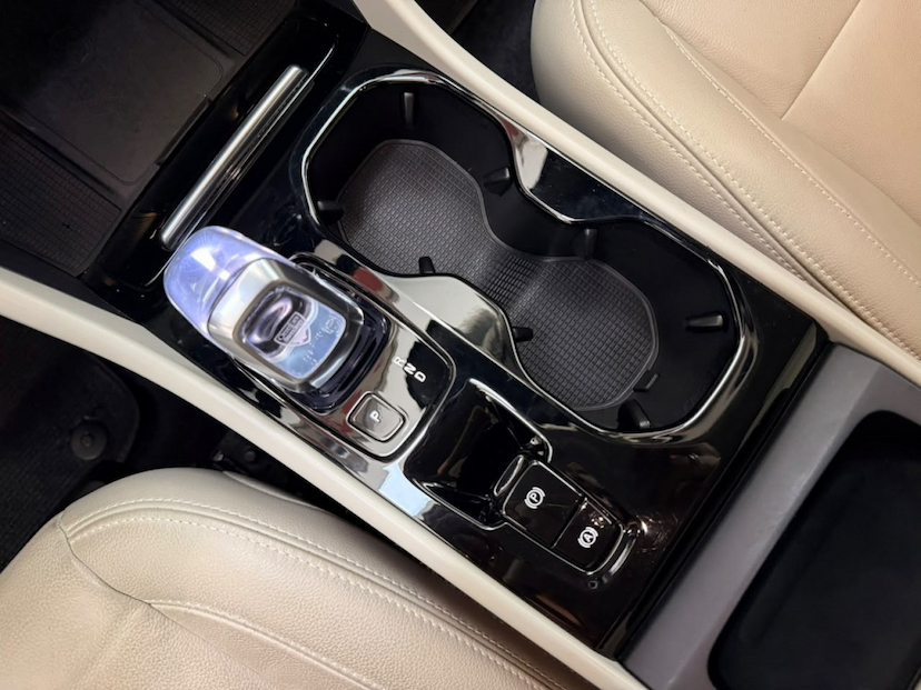 Foto do veículo VOLVO XC40 2.0 T4 GASOLINA INSCRIPTION GEARTRONIC 2020 66.299 KM 177.777,00