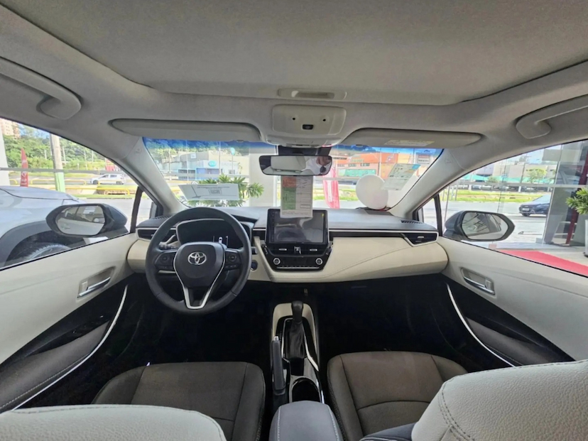 Foto do veículo TOYOTA COROLLA 1.8 VVT-I HYBRID FLEX ALTIS PREMIUM CVT 2026 0 KM 195.490,00