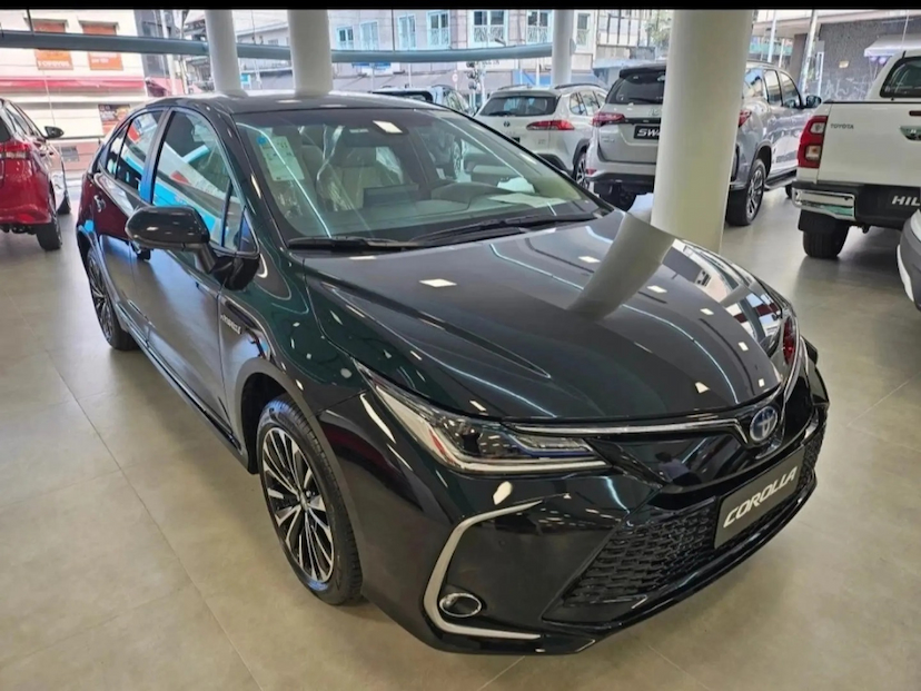 Foto do veículo TOYOTA COROLLA 1.8 VVT-I HYBRID FLEX ALTIS PREMIUM CVT 2026 0 KM 195.490,00