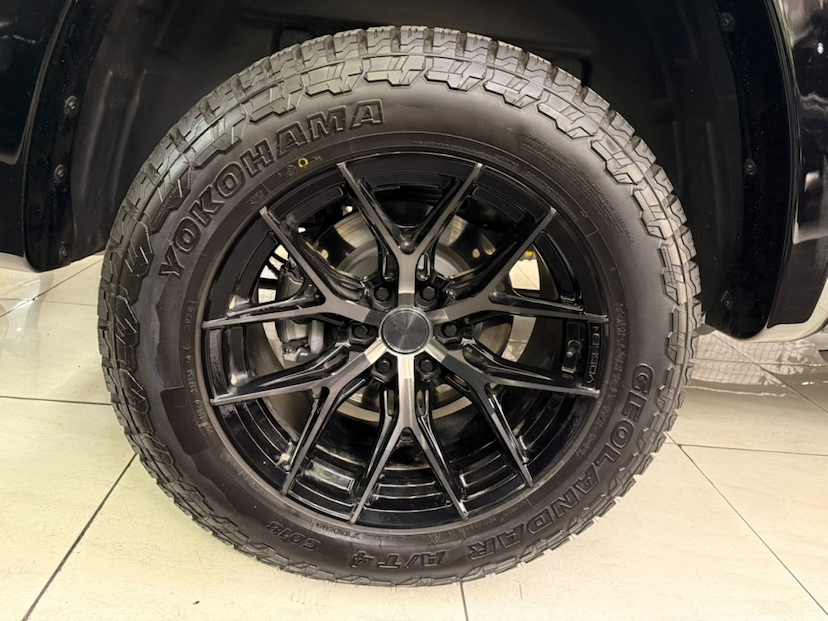 Foto do veículo RAM 1500 3.0 HURRICANE 6 BITURBO GASOLINA LARAMIE NIGHT EDITION CD 4X4 AUTOMÁTICO 2025 10.617 KM 579.777,00