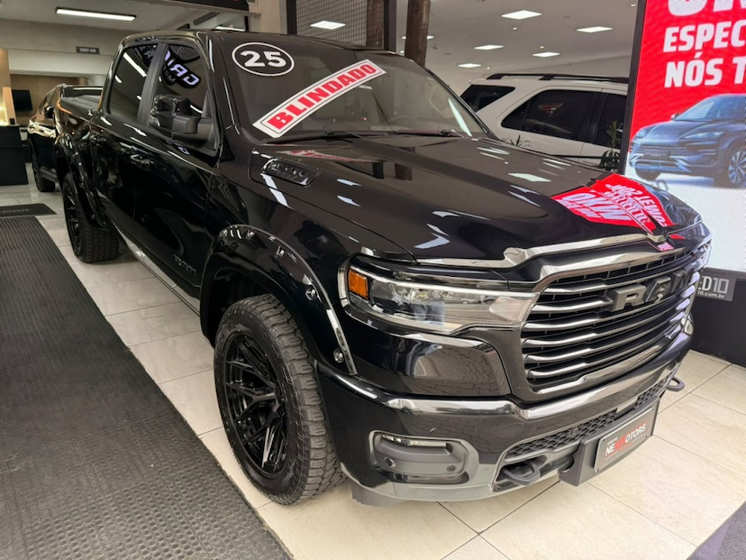Foto do veículo RAM 1500 3.0 HURRICANE 6 BITURBO GASOLINA LARAMIE NIGHT EDITION CD 4X4 AUTOMÁTICO 2025 10.617 KM 579.777,00
