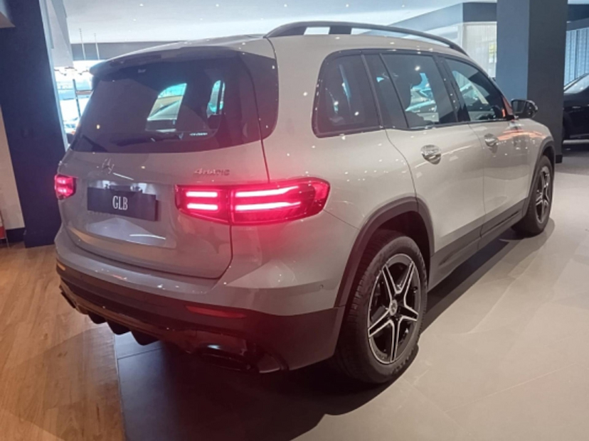 Foto do veículo MERCEDES-BENZ GLB 220 2.0 MHEV NIGHT EDITION 4MATIC 8G-DCT 2026 0 KM R$ 409.900,00