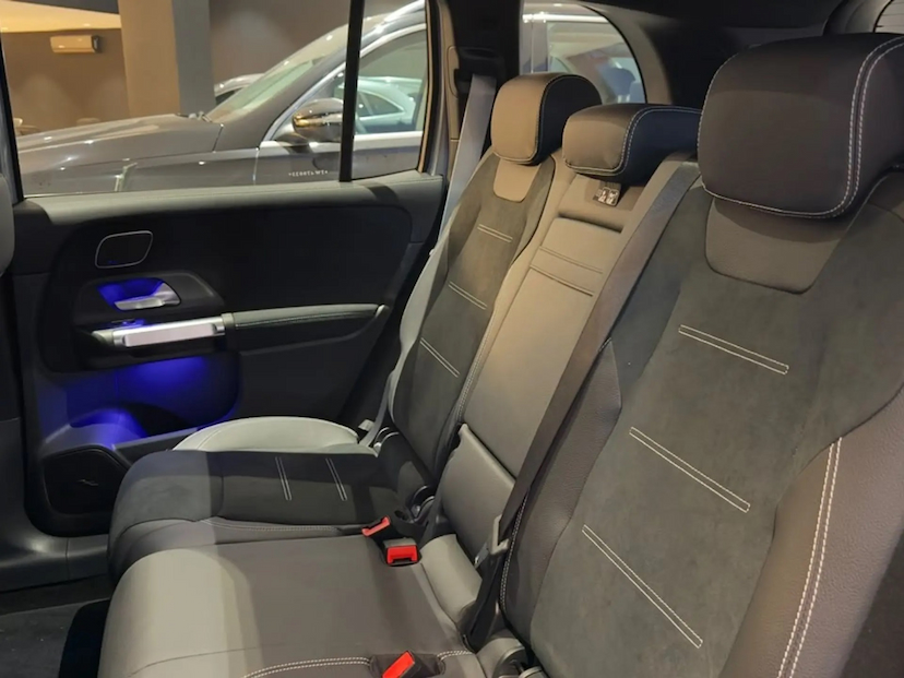 Foto do veículo MERCEDES-BENZ GLB 220 2.0 MHEV NIGHT EDITION 4MATIC 8G-DCT 2026 0 KM R$ 409.900,00