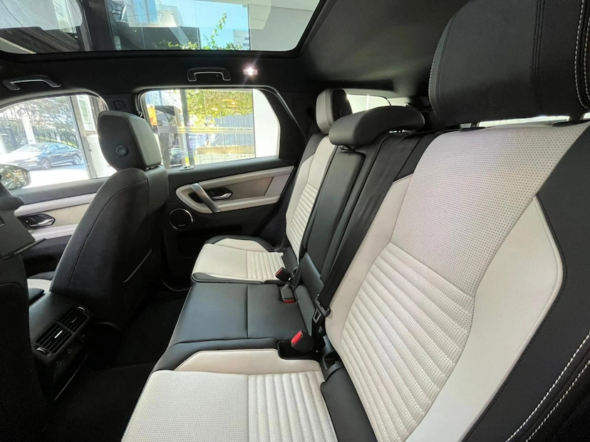 Foto do veículo LAND ROVER DISCOVERY SPORT 2.0 P250 TURBO FLEX R-DYNAMIC SE AUTOMÁTICO 2025 0 KM 419.890,00
