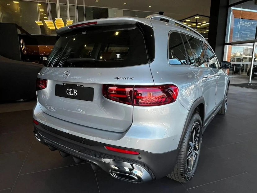 Foto do veículo MERCEDES-BENZ GLB 220 2.0 MHEV AMG LINE 4MATIC 8G-DCT 2026 0 KM 391.800,00