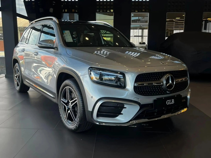 Foto do veículo MERCEDES-BENZ GLB 220 2.0 MHEV AMG LINE 4MATIC 8G-DCT 2026 0 KM 391.800,00