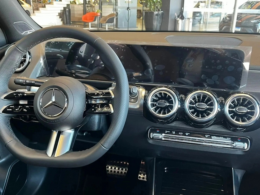 Foto do veículo MERCEDES-BENZ GLB 220 2.0 MHEV AMG LINE 4MATIC 8G-DCT 2026 0 KM 391.800,00