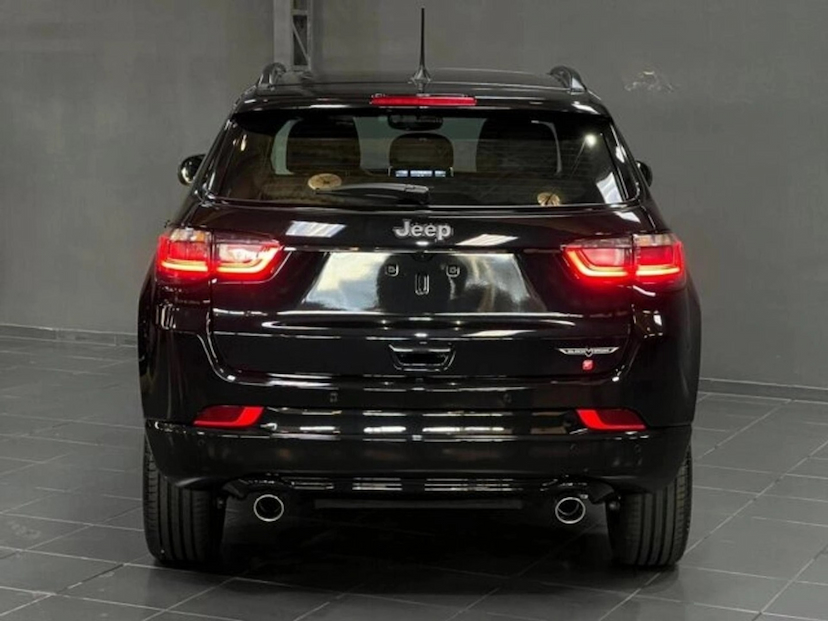 Foto do veículo JEEP COMPASS 2.0 HURRICANE 4 TURBO GASOLINA BLACKHAWK AT9 2026 0 KM 237.777,00