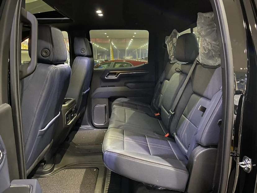 Foto do veículo CHEVROLET SILVERADO 5.3 V8 GASOLINA 1500 HIGH COUNTRY 4X4 AUTOMÁTICO 2026 0 KM 479.800,00