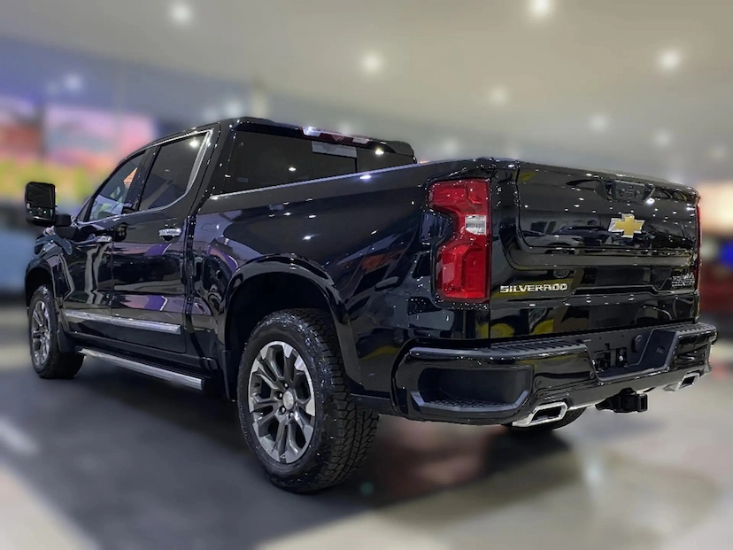 Foto do veículo CHEVROLET SILVERADO 5.3 V8 GASOLINA 1500 HIGH COUNTRY 4X4 AUTOMÁTICO 2026 0 KM 479.800,00