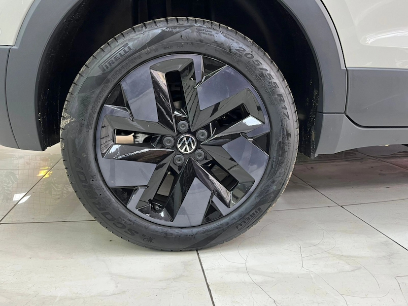 Foto do veículo VOLKSWAGEN T-CROSS 1.4 250 TSI TOTAL FLEX EXTREME AUTOMÁTICO 2026 0 KM 178.777,00