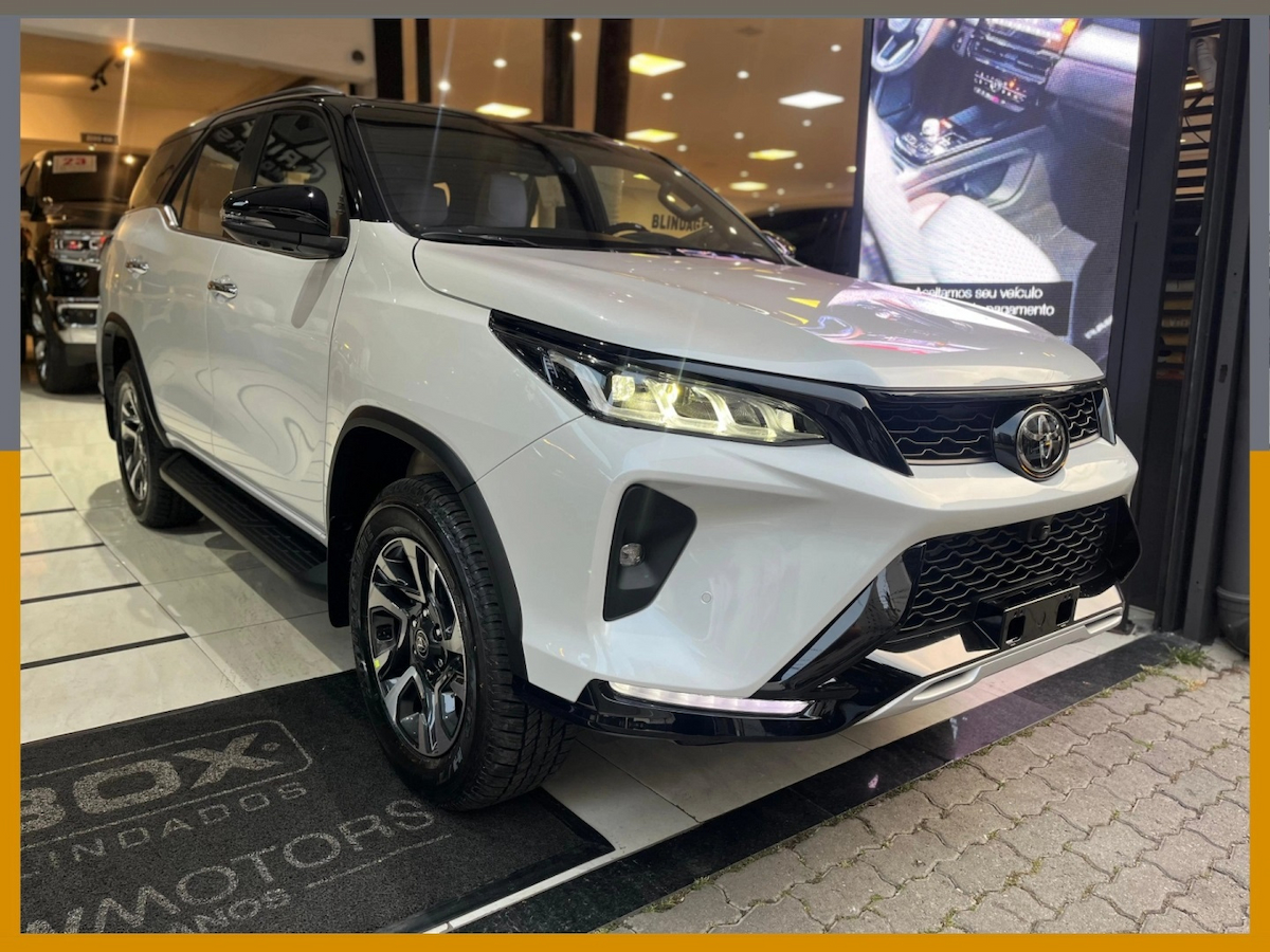 Foto do veículo TOYOTA HILUX SW4 2.8 D-4D TURBO DIESEL DIAMOND 7L 4X4 AUTOMÁTICO 2026/2026 0 KM R$ 429.900,00