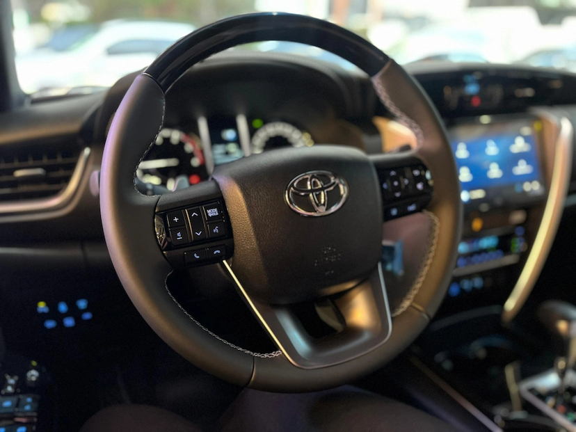 Foto do veículo TOYOTA HILUX SW4 2.8 D-4D TURBO DIESEL DIAMOND 7L 4X4 AUTOMÁTICO 2026 0 KM 429.900,00