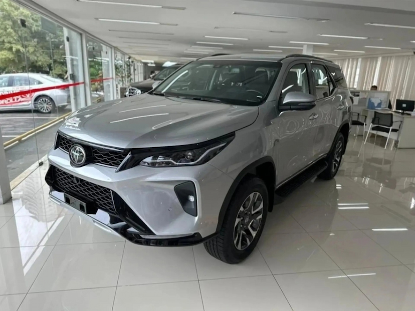 Foto do veículo TOYOTA HILUX SW4 2.8 D-4D TURBO DIESEL SRX PLATINUM 7L 4X4 AUTOMÁTICO 2026 0 KM 378.900,00