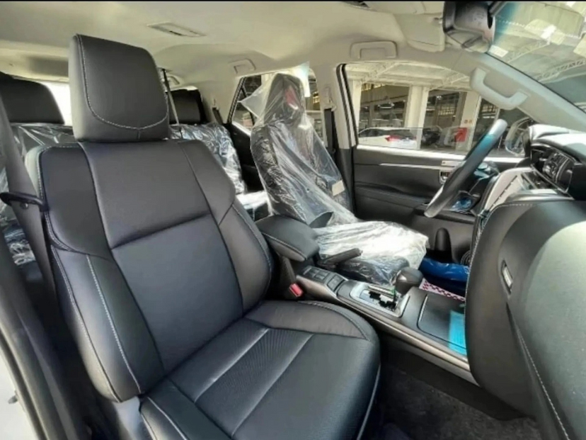 Foto do veículo TOYOTA HILUX SW4 2.8 D-4D TURBO DIESEL SRX PLATINUM 7L 4X4 AUTOMÁTICO 2026 0 KM 378.900,00