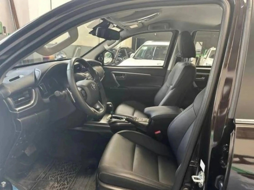 Foto do veículo TOYOTA HILUX SW4 2.8 D-4D TURBO DIESEL SRX PLATINUM 7L 4X4 AUTOMÁTICO 2026 0 KM 378.900,00