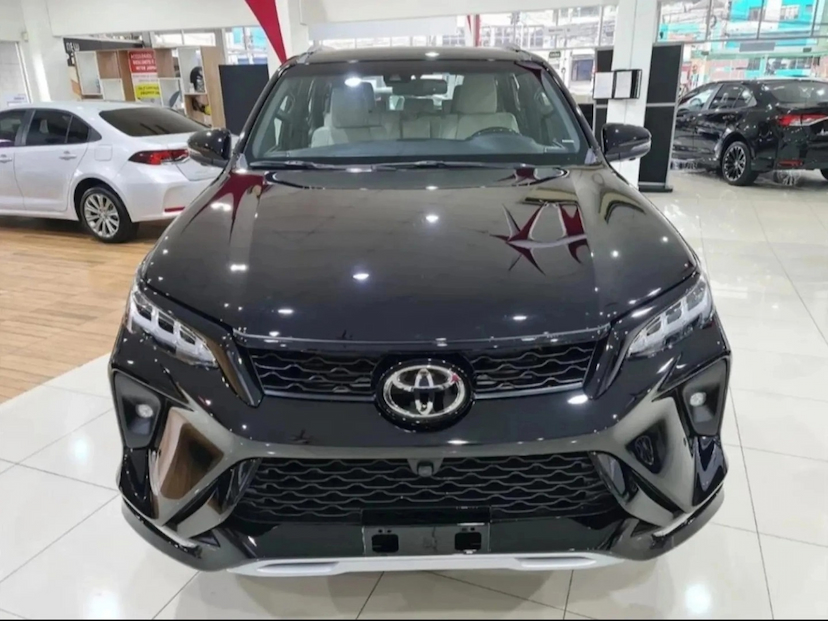 Foto do veículo TOYOTA HILUX SW4 2.8 D-4D TURBO DIESEL DIAMOND 7L 4X4 AUTOMÁTICO 2026 0 KM 424.890,00