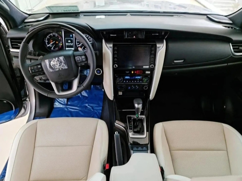 Foto do veículo TOYOTA HILUX SW4 2.8 D-4D TURBO DIESEL DIAMOND 7L 4X4 AUTOMÁTICO 2026 0 KM 424.890,00