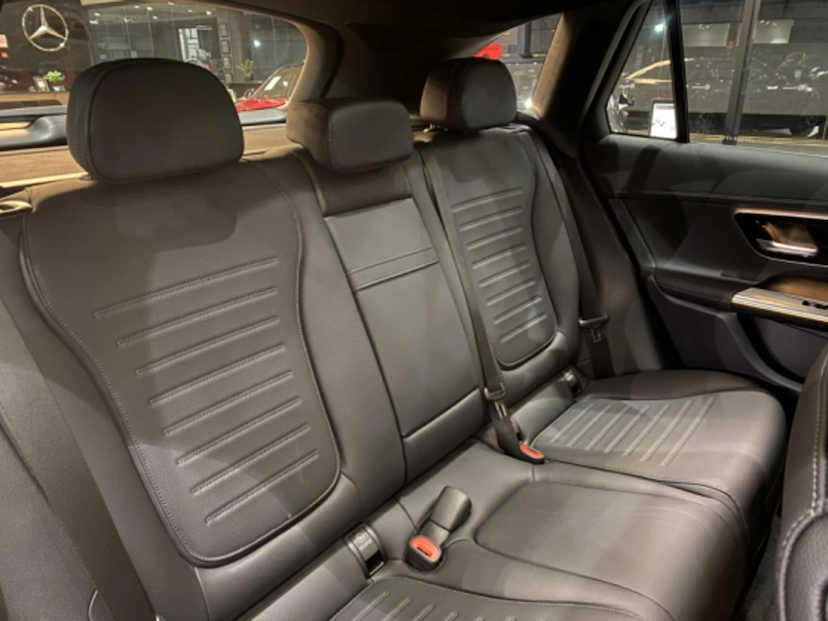Foto do veículo MERCEDES-BENZ GLC 300 2.0 MHEV AMG LINE 4MATIC 9G-TRONIC 2026 0 KM 509.900,00