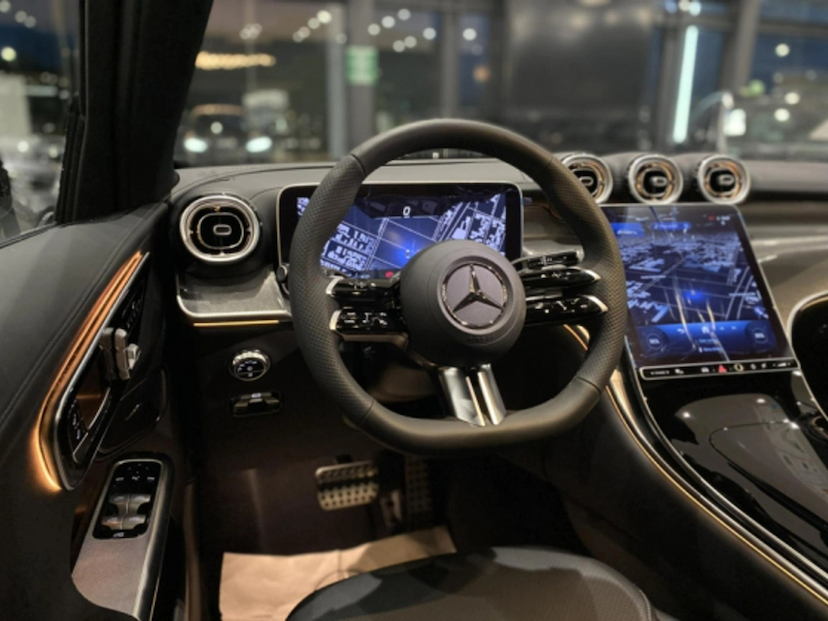 Foto do veículo MERCEDES-BENZ GLC 300 2.0 MHEV AMG LINE 4MATIC 9G-TRONIC 2026 0 KM 509.900,00