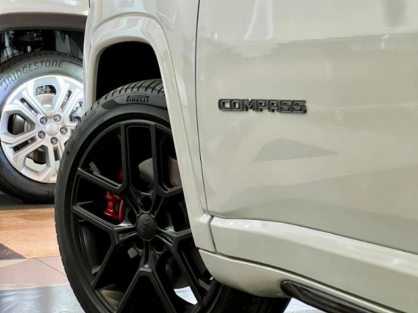 Foto do veículo JEEP COMPASS 2.0 HURRICANE 4 TURBO GASOLINA BLACKHAWK AT9 2026 0 KM 237.777,00