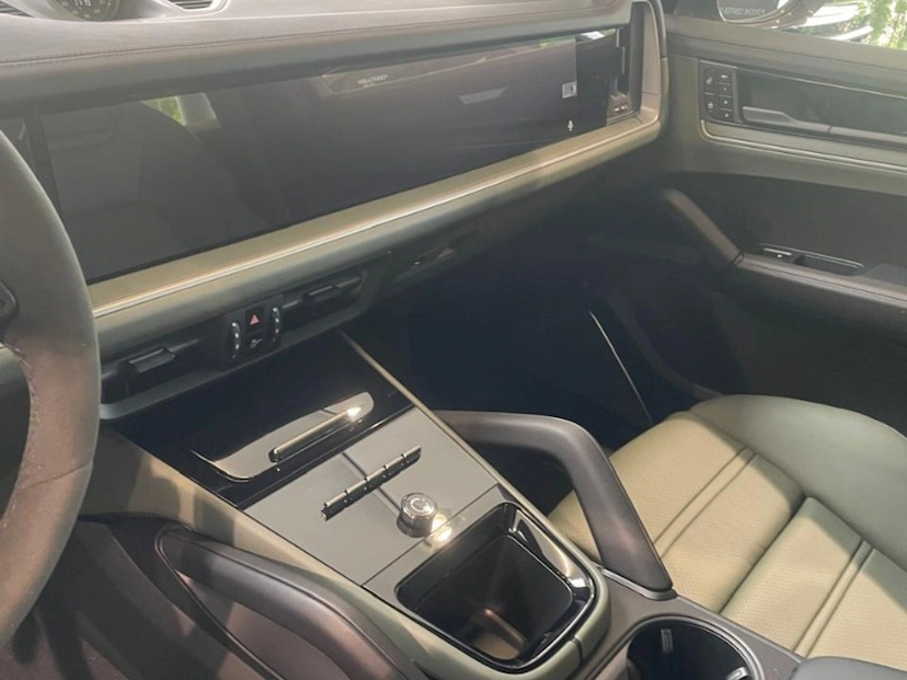 Foto do veículo PORSCHE CAYENNE 3.0 V6 S E-HYBRID AWD TIPTRONIC S 2024 0 KM 980.890,00