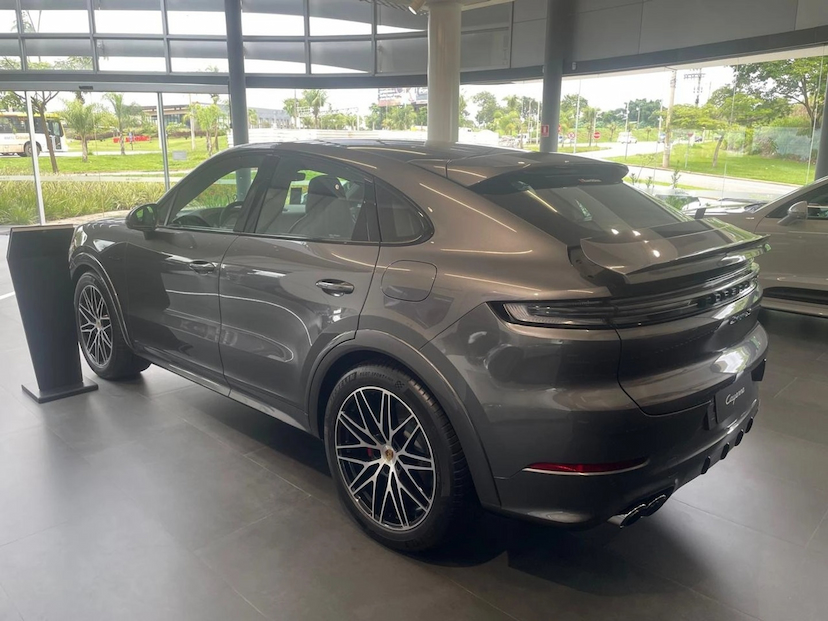 Foto do veículo PORSCHE CAYENNE 3.0 V6 S E-HYBRID AWD TIPTRONIC S 2024 0 KM 980.890,00