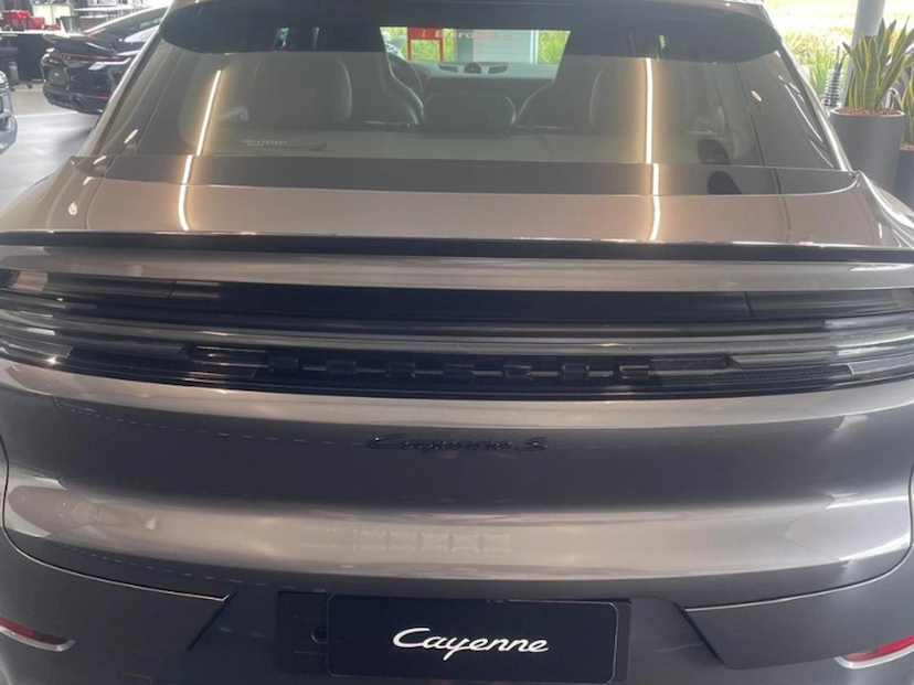 Foto do veículo PORSCHE CAYENNE 3.0 V6 S E-HYBRID AWD TIPTRONIC S 2024 0 KM 980.890,00