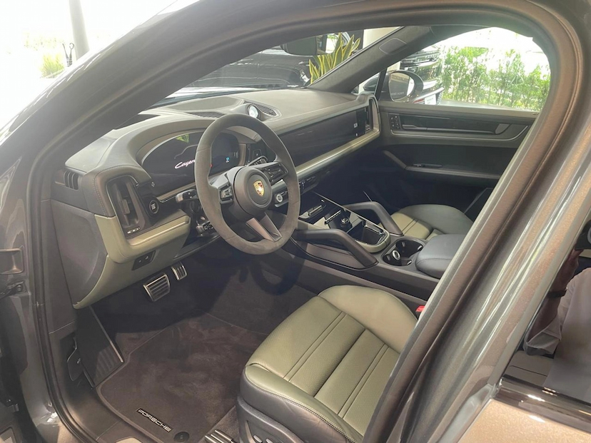 Foto do veículo PORSCHE CAYENNE 3.0 V6 S E-HYBRID AWD TIPTRONIC S 2024 0 KM 980.890,00