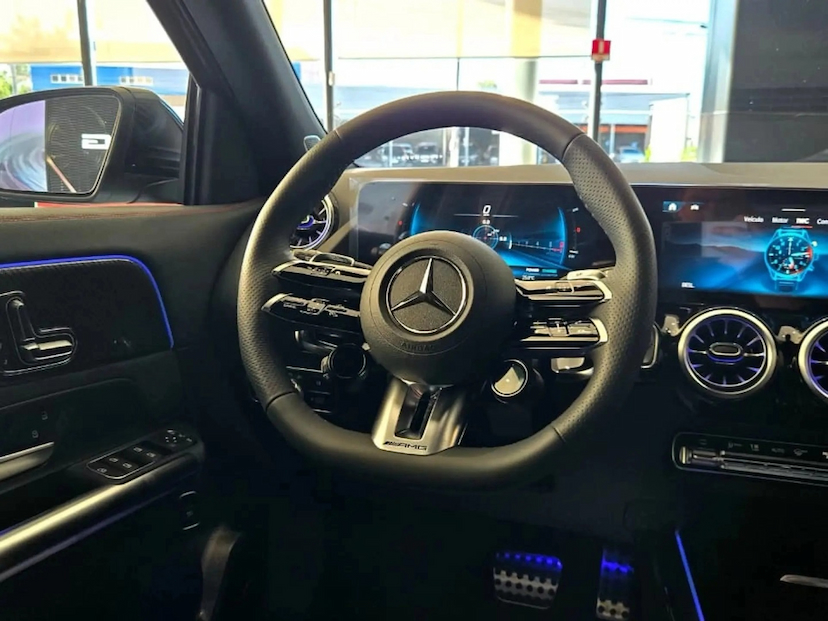 Foto do veículo MERCEDES-BENZ GLA 35 AMG 2.0 MHEV 4MATIC SPEEDSHIFT 2026 0 KM 537.777,00